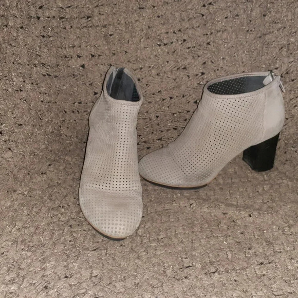 CAMPER-Myriam-Laser Cut Ankle Booties-Tan  Perforated Leather-Sz 35-Excellent - Picture 1 of 7